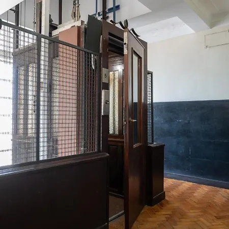 Blue Moon Apartment *